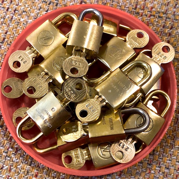 Vintage LV Louis Vuitton Padlock Lock & Key 204 - Picture 12 of 12